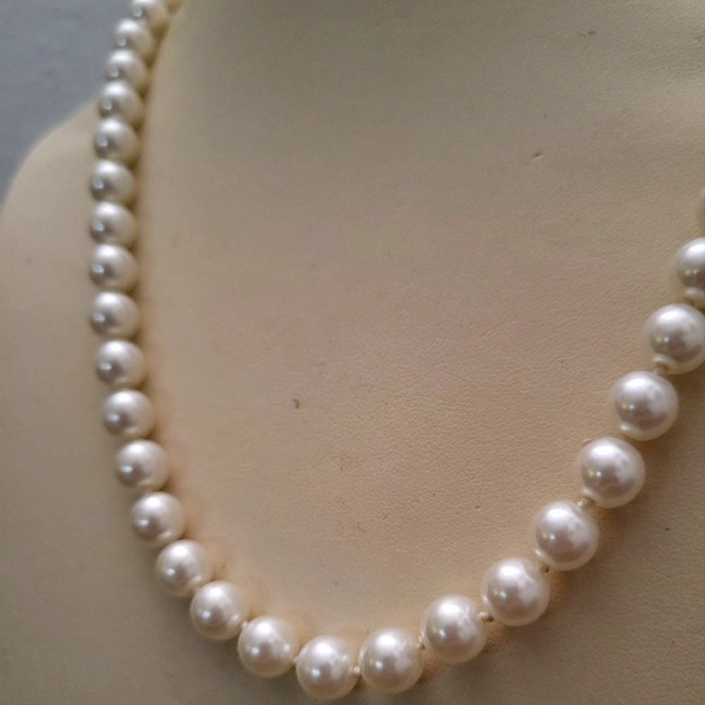Vintage pearl necklace